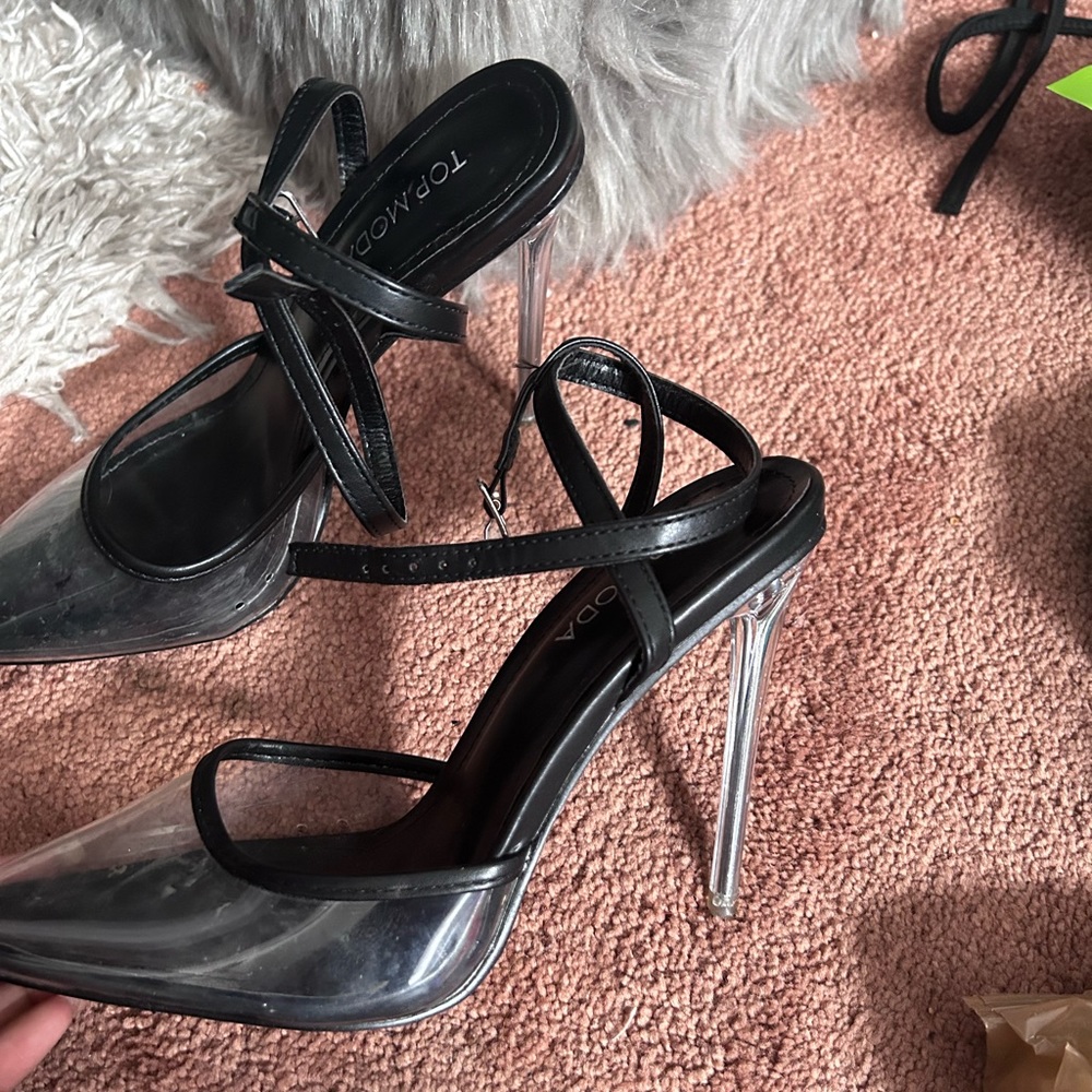 Black Pumps